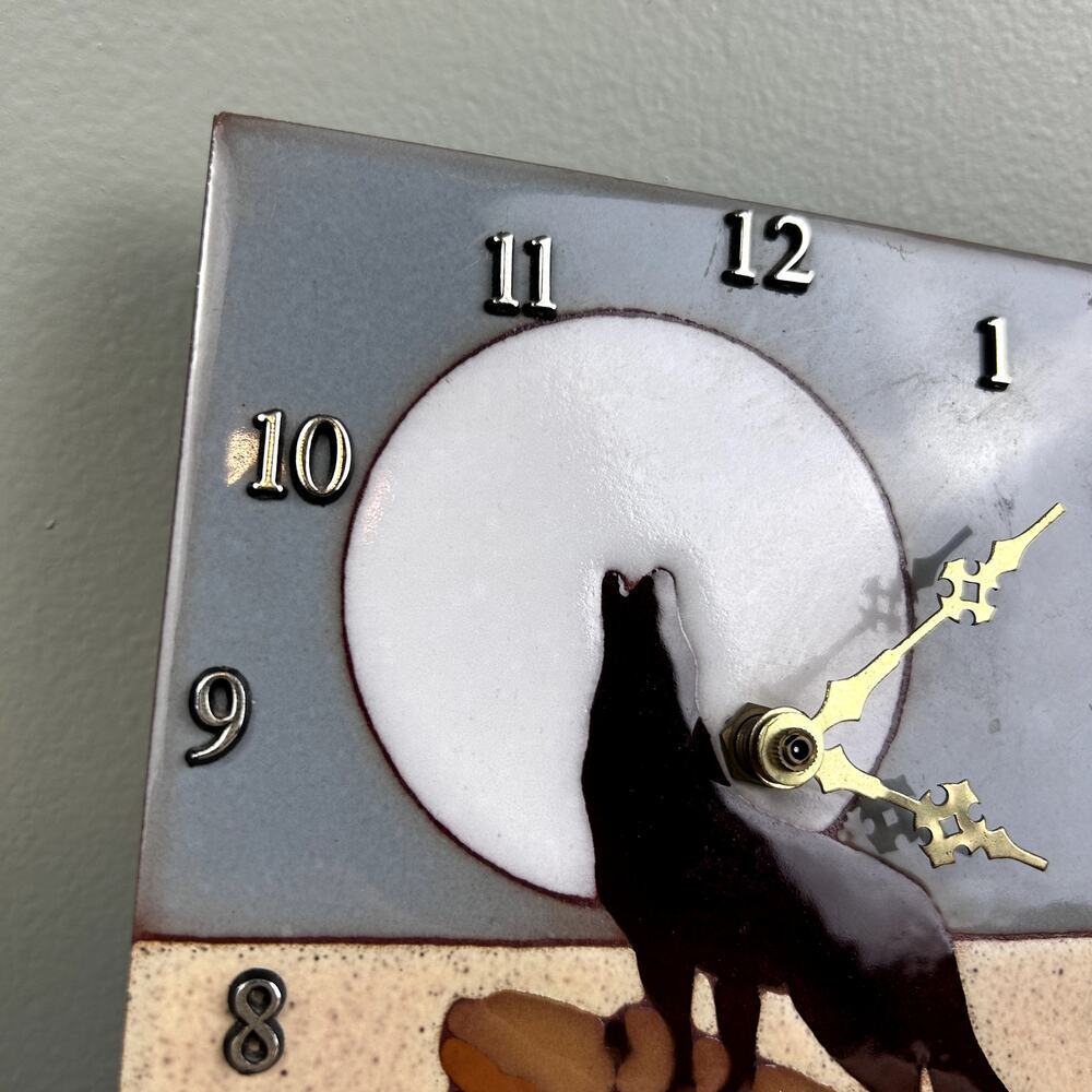 Vintage Howling Coyote Wolf Wall Clock Ceramic Porcelain Tile Art NEEDS REPAIRS - Picture 6 of 9